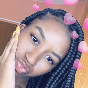 Meet your Posher, Kayla